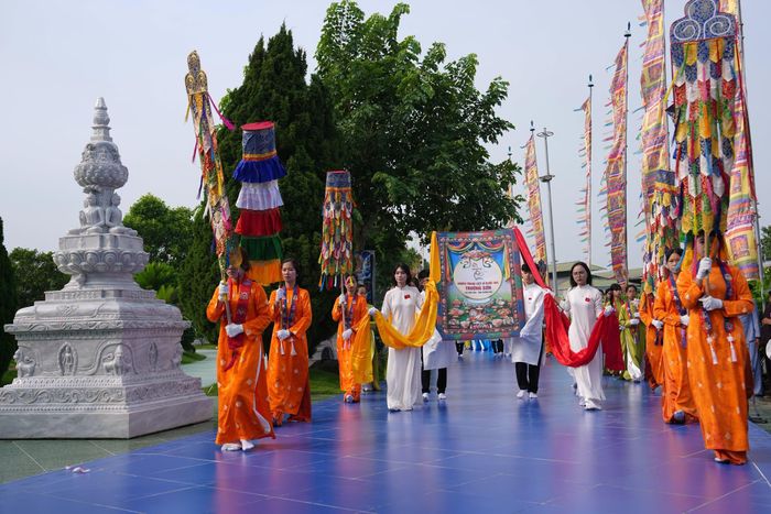 Khối cung rước tòa linh vị Nghĩa trang liệt sĩ Quốc Gia Trường Sơn