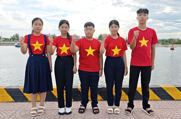 Các thành viên đội "Sao Biển"