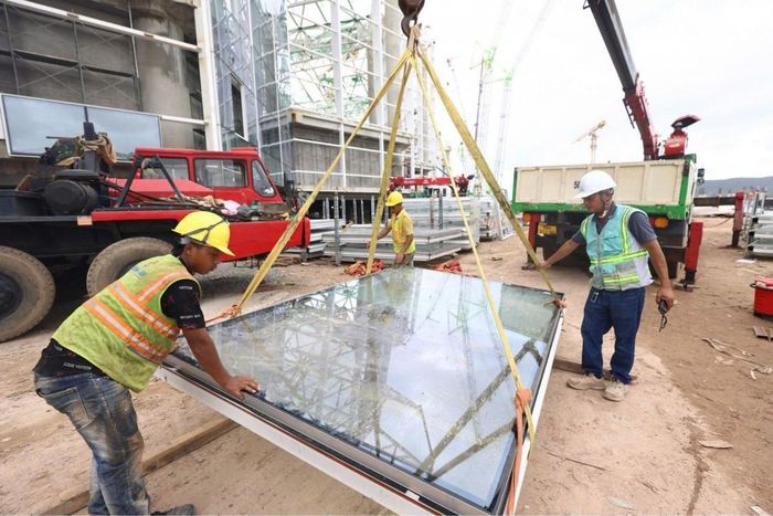 Nhà thầu duy trì khoảng 50 - 60 nhân sự, chia thành 4 mũi thi công độc lập cho hạng mục này. Ảnh: Sun Group