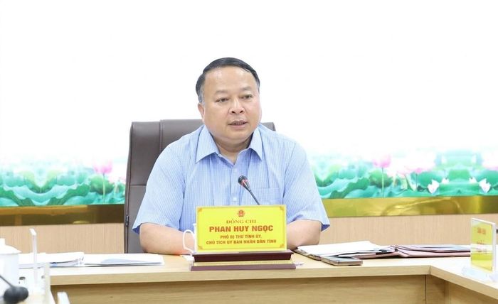 Chủ tịch UBND tỉnh Tuyên Quang Phan Huy Ngọc kết luận buổi làm việc. Ảnh Báo Tuyên Quang