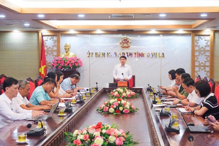 Phó Chủ tịch UBND tỉnh Sơn La Đặng Ngọc Hậu chủ trì cuộc họp. Ảnh SNews