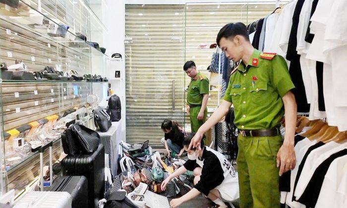 UBND TP. Đà Nẵng yêu cầu các lực lượng chức năng tăng cường quản lý những địa bàn, nhóm hàng và phương thức kinh doanh có nguy cơ cao; chú trọng kiểm tra trên sàn thương mại điện tử, mạng xã hội, website và các nền tảng số - Ảnh: ĐVCC