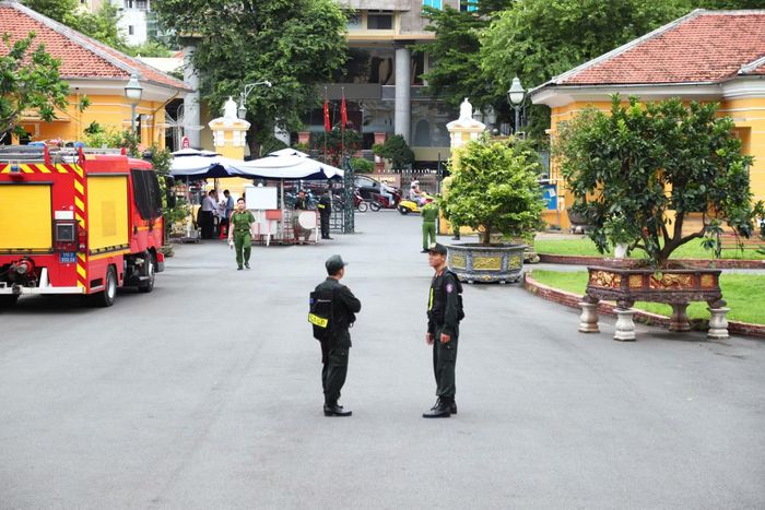 Lực lượng CSCĐ tham gia bảo vệ phiên tòa.