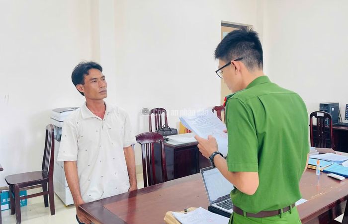 Cơ quan CSĐT tống đạt các quyết định tố tụng đối với bị can Khởi.