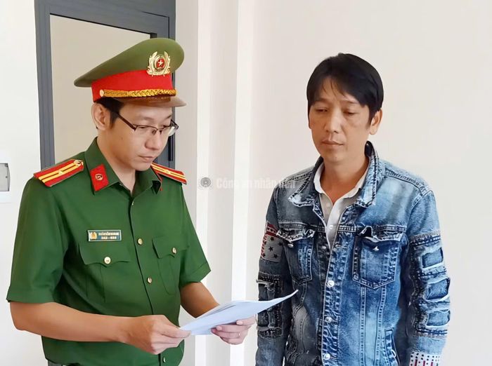 Cơ quan CSĐT tống đạt các quyết định tố tụng đối bị can Công.