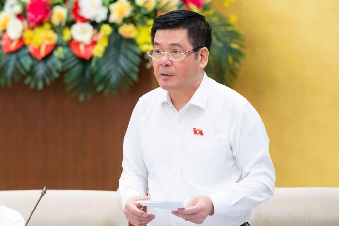 Phó Chủ tịch Quốc hội Nguyễn Hồng Diên điều hành phiên họp.