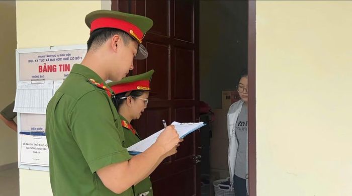 Công tác kiểm tra, tuyên truyền pháp luật tại các khu trọ, ký túc xá được lực lượng Công an TP Huế thực hiện thường xuyên.
