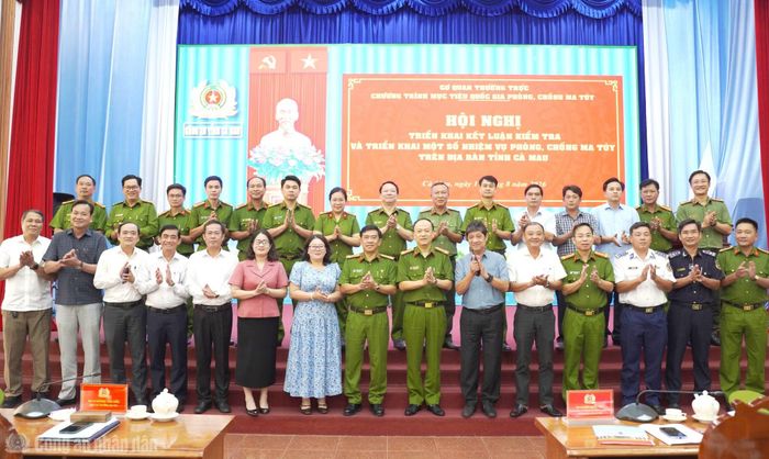 Các đại biểu tham dự hội nghị.