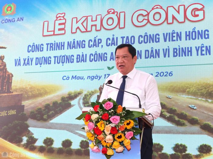  Phó Chủ tịch Thường trực UBND tỉnh Cà Mau Lâm Văn Bi phát biểu tại lễ khởi công công trình. 