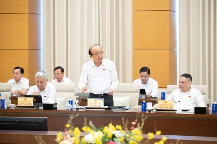 Chủ nhiệm Ủy ban Pháp luật và Tư pháp của Quốc hội Phan Chí Hiếu đề nghị cần thiết lập cơ chế kiểm soát phù hợp đối với sự thay đổi mô hình quản lý.