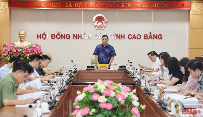 Trưởng Ban Dân tộc HĐND tỉnh Bàn Qúy Sơn kết luận cuộc họp.
