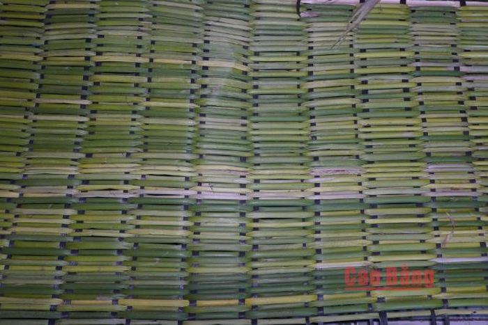 Với ông Vừ, bà Thông, giữ nghề đan chiếu cói cũng là giữ lại ký ức của cha ông, để con cháu hiểu hơn về cội nguồn và tiếp tục gìn giữ nghề qua các thế hệ.