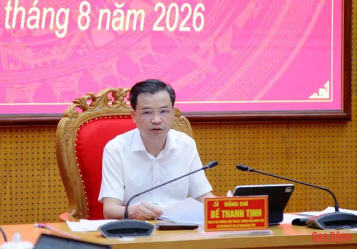 Đồng chí Bế Thanh Tịnh, Phó Bí thư Thường trực Tỉnh ủy, Trưởng Đoàn đại biểu Quốc hội tỉnh, Bí thư Đảng ủy các cơ quan Đảng tỉnh phát biểu kết luận hội nghị.