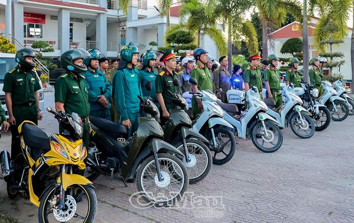 Các lực lượng phối hợp của xã Khánh Lâm ra quân tuyên truyền, tuần tra phòng, chống ma tuý, giữ gìn an ninh trật tự địa phương.