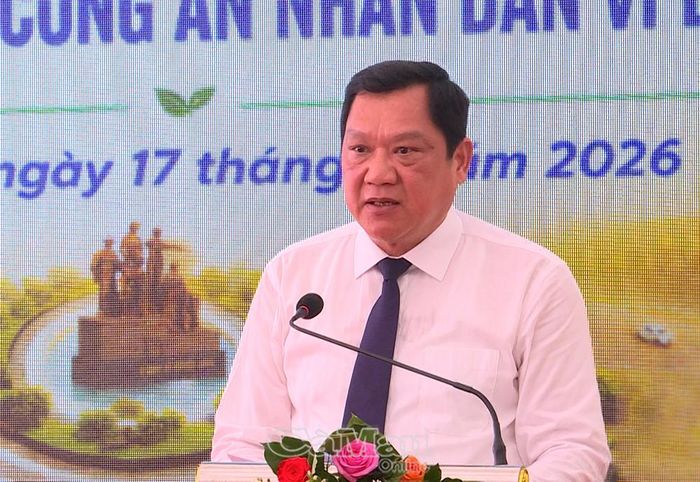  Đồng chí Lâm Văn Bi, Uỷ viên Ban Thường vụ Tỉnh uỷ, Phó Chủ tịch Thường trực UBND tỉnh Cà Mau, phát biểu tại buổi lễ khởi công.