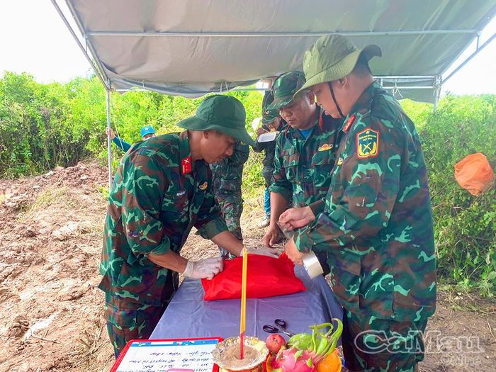 Hài cốt liệt sĩ được đưa về nơi bảo quản an toàn để chuẩn bị cho các nghi thức tôn vinh và lễ an táng trang trọng tại nghĩa trang địa phương.