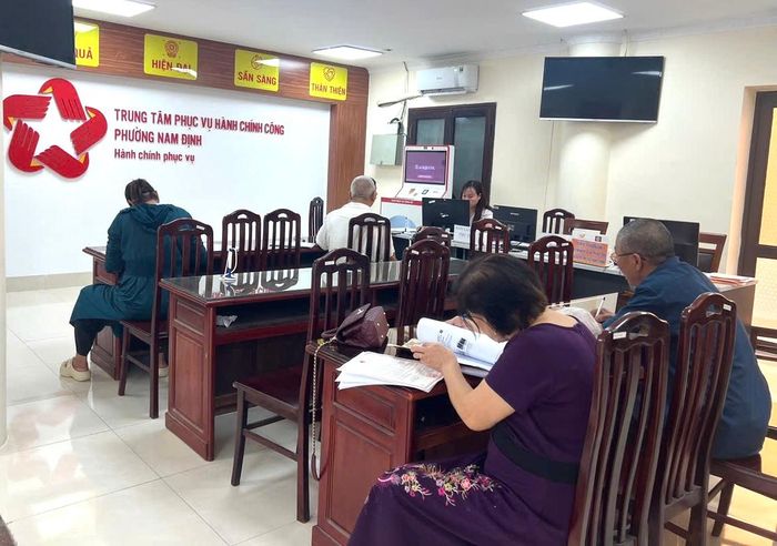 Chuyển đổi số góp phần nâng cao năng lực xử lý công việc, phục vụ người dân tại Trung tâm Phục vụ hành chính công phường Nam Định