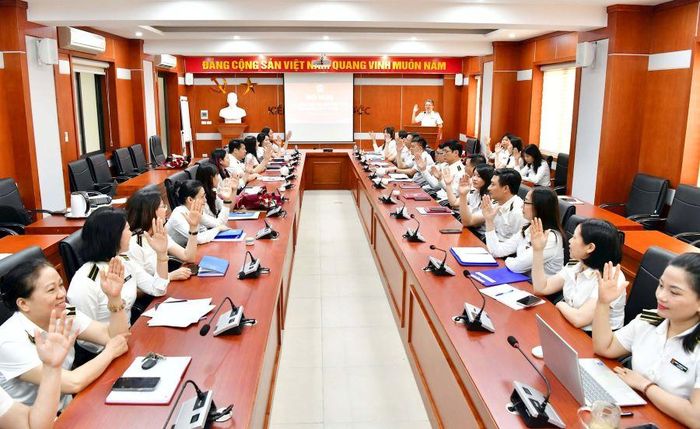 Phát huy quyền làm chủ, trí tuệ, trách nhiệm của cán bộ, đảng viên, công chức, viên chức và người lao động trong xây dựng Đảng bộ KTNN và KTNN trong sạch, vững mạnh. Ảnh: TL