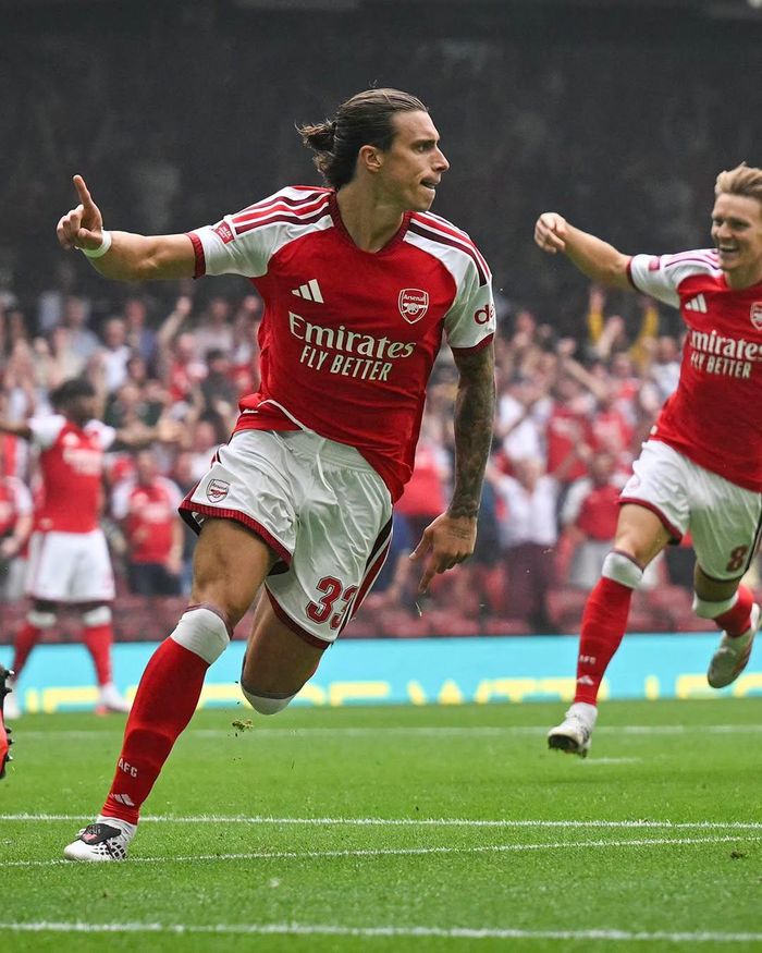 Riccardo Calafiori chỉ mất 23 giây kể từ khi trận đấu diễn ra đưa Arsenal vượt lên dẫn trước Manchester City