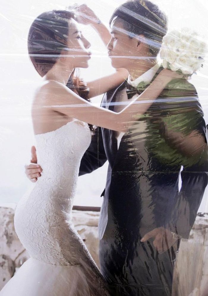  Thời điểm kết hôn, nữ ca sĩ đã diện tổng cộng 6 chiếc váy cưới khác nhau, trong đó có 4 thiết kế do Đỗ Long thực hiện.