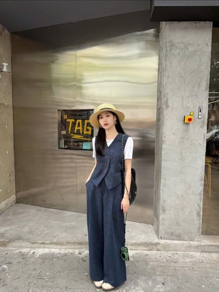 Chị em có thể mix & match gile vest với áo phông giúp diện mạo thanh lịch hơn.