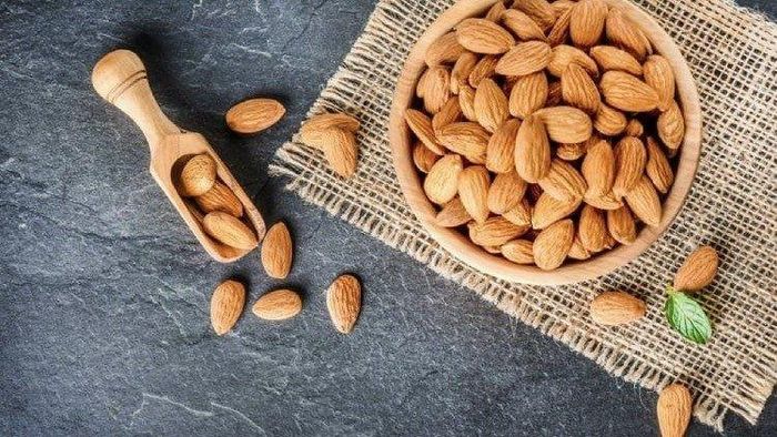 Khi bảo quản, nên đặt hạnh nhân ở những nơi khô thoáng, tránh ánh nắng trực tiếp chiếu vào. Ảnh minh họa