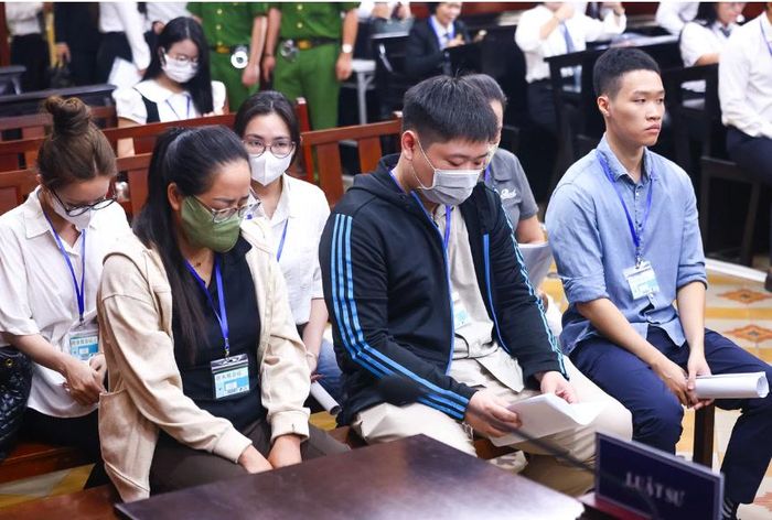 Các bị cáo trong phiên toà. (Ảnh: Viết Thanh).