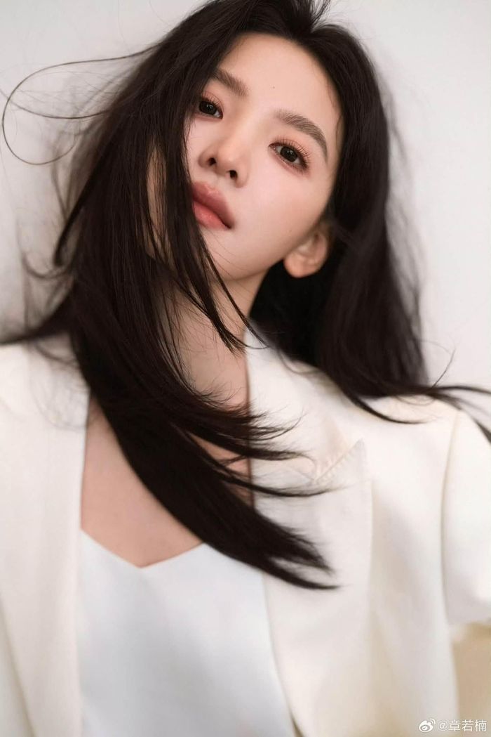 Nhan sắc rạng rỡ của Chương Nhược Nam trong loạt ảnh mới. (Ảnh: Weibo)