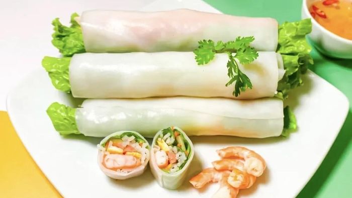 Phở cuốn là món ăn thanh mát và có nhiều chất dinh dưỡng, rất phù hợp với mâm cơm cuối tuần. Ảnh minh họa