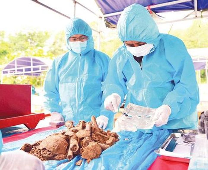 Lấy mẫu sinh phẩm ADN phục vụ xác định danh tính hài cốt Liệt sĩ tại tỉnh An Giang