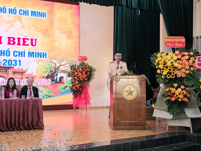 Trung tướng, PGS.TS Trần Đình Nhã, Chủ tịch Hội đồng họ Trần Việt Nam, phát biểu chỉ đạo Đại hội