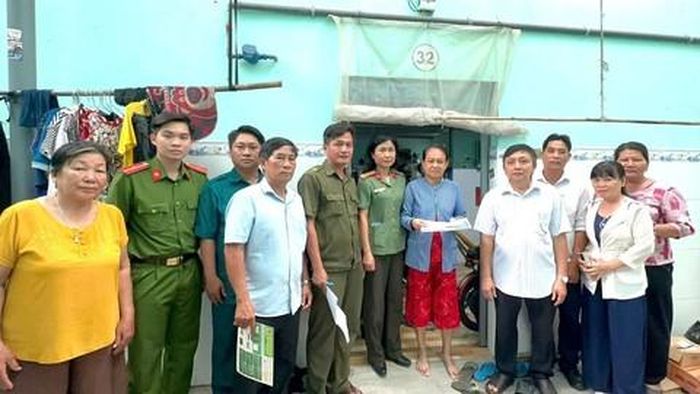 Tổ công tác 3 trong 1 gặp gỡ, trao đổi, lắng nghe tâm tư, nguyện vọng của người dân