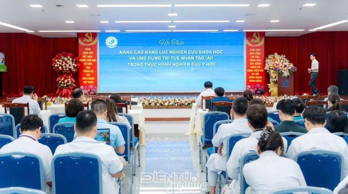 Cán bộ y tế Bệnh viện Nhi Hà Nội cơ sở 2 tham gia Hội thảo nhằm nâng cao năng lực nghiên cứu khoa học, ứng dụng trí tuệ nhân tạo trong thực hành nghiên cứu y học.