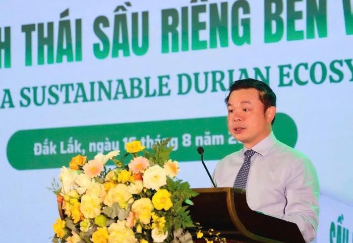  Chủ tịch UBND tỉnh Đỗ Hữu Huy phát biểu tại hội nghị.