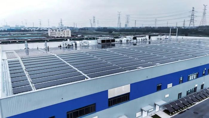 Hình minh họa các mô đun perovskite được thử nghiệm trong điều kiện thực tế. (Ảnh: Renshine)