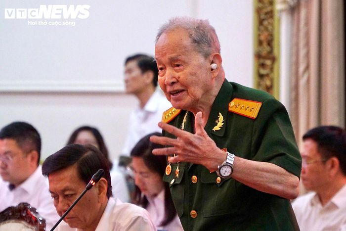 Với huyền thoại tình báo Tư Cang, được “trở về” mùa thu năm 1945 nghe Bác Hồ đọc Tuyên ngôn Độc lập là điều thiêng liêng, vinh dự.