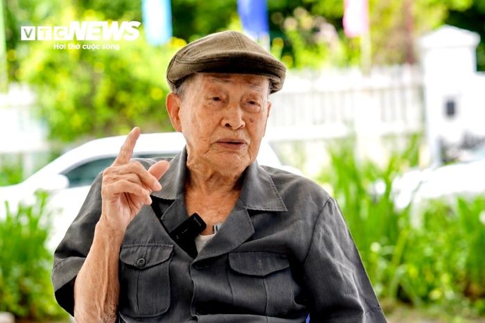 Đại tá Nguyễn Văn Tàu vẫn nhớ như in ký ức mùa thu năm 1945.