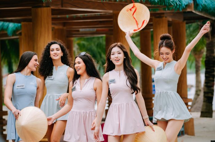 Sau hai ngày trải nghiệm, hành trình Miss World 2026 tại Hải Phòng tiếp tục với các hoạt động tranh tài: Chương trình Chef Beauty ngày 17/8, Vietnam Beauty Fashion Fest XVI kết hợp Top Model tại Dragon Beach ngày 18/8 và Sport Challenge ngày 19/8.