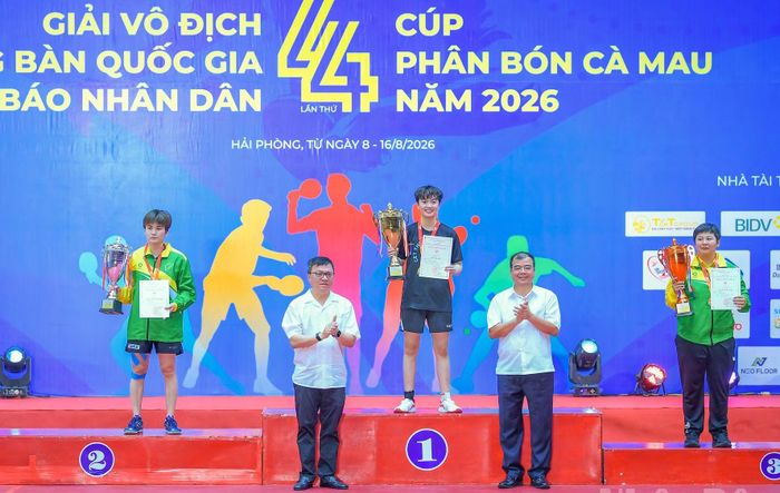 Trao giải nội dung đơn nữ. Ảnh: Ban tổ chức