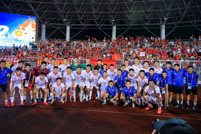 Theo kế hoạch, thầy trò HLV Kim Sang-sik sẽ lên đường về nước vào sáng mai (17-8) để chuẩn bị cho trận đấu lượt về. Ảnh: Minh Dân
