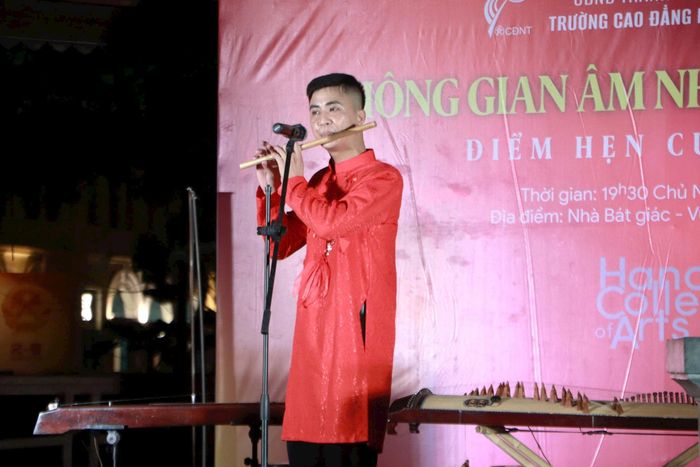 Tiết mục biểu diễn sáo trúc. Ảnh: SVHTTDL
