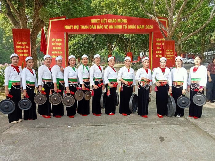 Câu lạc bộ cồng chiêng xã Yên Bài tham gia biểu diễn tại các sự kiện của địa phương. Ảnh: Phùng Vinh
