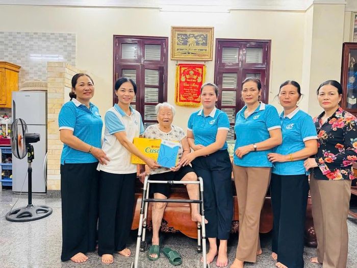 Hội LHPN xã Thư Lâm lan tỏa tinh thần "tương thân tương ái", cam kết "không để ai bị bỏ lại phía sau" thông qua các hoạt động thiện nguyện. Ảnh: Hoàng Lan