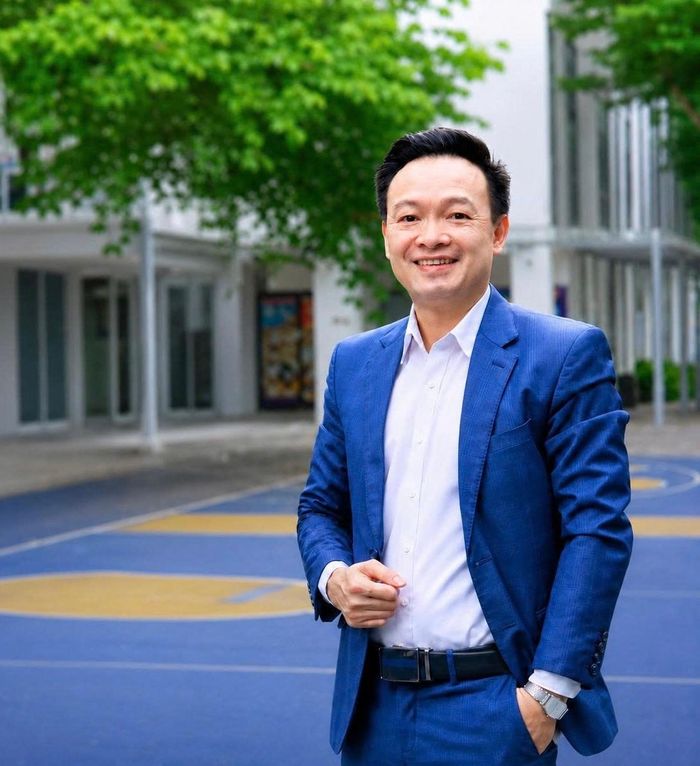Thầy Trần Mạnh Tùng, giáo viên dạy toán tại Hà Nội. Ảnh: NVCC