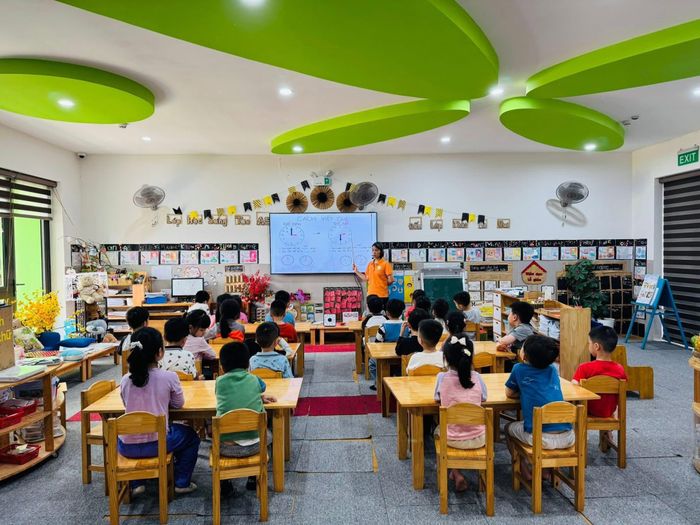 Lớp học tại Trường Mầm non đô thị Sài Đồng (phường Phúc Lợi) - một trong những trường chất lượng cao của thành phố Hà Nội. Ảnh: MNSĐ