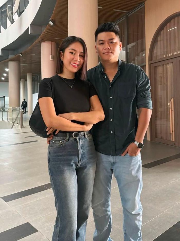 Nhìn những hình ảnh gia đình được nữ diễn viên chia sẻ, dễ nhận thấy hạnh phúc của cô hiện tại được tạo nên từ những điều rất đỗi đời thường. Đó có thể là một bữa cơm, một chuyến đi cùng các con hay đơn giản chỉ là khoảnh khắc cả nhà quây quần bên nhau.