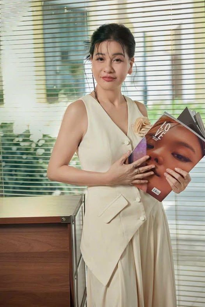 Trên trang cá nhân, Cát Phượng phản hồi những câu hỏi mà nhiều chị em gửi cho cô về việc: "Sống một mình có ổn không?". Đáp lại, nữ nghệ sĩ khẳng định: "Rất ổn". Cát Phượng bày tỏ sự đồng cảm với những người phụ nữ, đặc biệt là các mẹ đơn thân, đang lựa chọn cuộc sống độc thân.