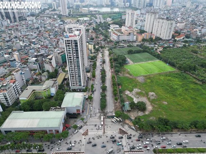 Trong tháng 8, phường dự kiến tiếp tục công khai phương án đối với 21 hộ, làm cơ sở phê duyệt và tổ chức thực hiện theo quy định.Hiện giá trị thực hiện đạt khoảng 67% khối lượng theo hồ sơ thiết kế được phê duyệt.Sau khi hoàn thành giải phóng mặt bằng, Ban Quản lý dự án đầu tư - hạ tầng phường Từ Liêm sẽ tập trung chỉ đạo nhà thầu huy động đầy đủ nhân lực, máy móc, thiết bị, tổ chức thi công đồng loạt các hạng mục còn lại.