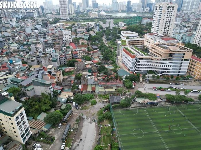 Ngày 25/7, UBND phường Từ Liêm đã phê duyệt phương án bồi thường, hỗ trợ và tái định cư đối với 37 hộ, gồm 32 phương án liên quan đến 13 thửa đất, diện tích 2.360m2, với tổng kinh phí khoảng 67,96 tỉ đồng.