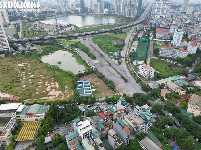 Dự án xây dựng tuyến đường từ đường Phạm Hùng đến đường Lê Đức Thọ (phường Từ Liêm, Hà Nội) được khởi công ngày 29/12/2017, với tổng mức đầu tư hơn 518,9 tỉ đồng. Công trình có chiều dài khoảng 2,87km, mặt cắt ngang 50m, gồm một tuyến chính và ba tuyến nhánh tại nút giao với đường Phạm Hùng.